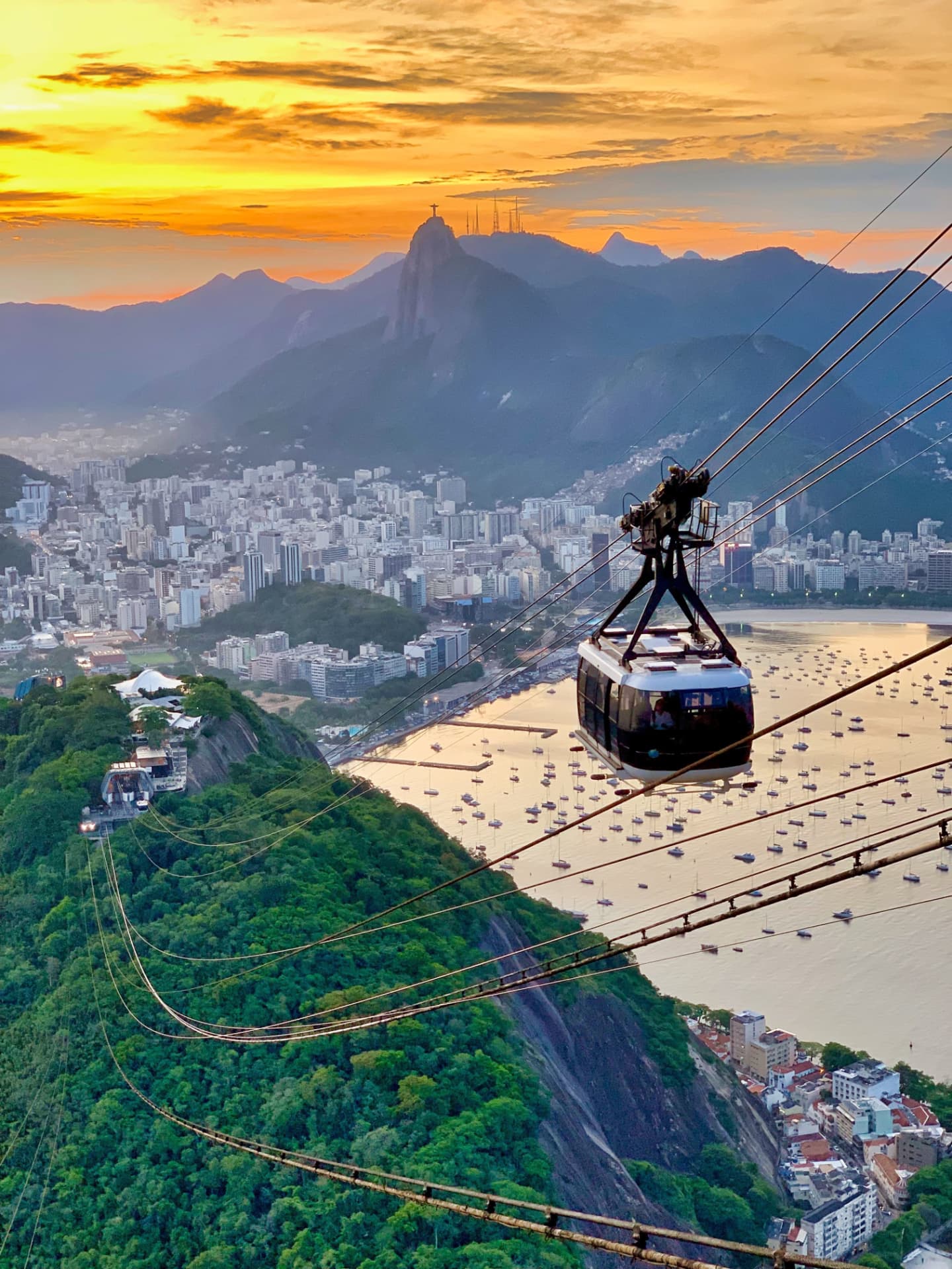 Bondinho do Pão de Açúcar no Rio de Janeiro ao pôr do sol